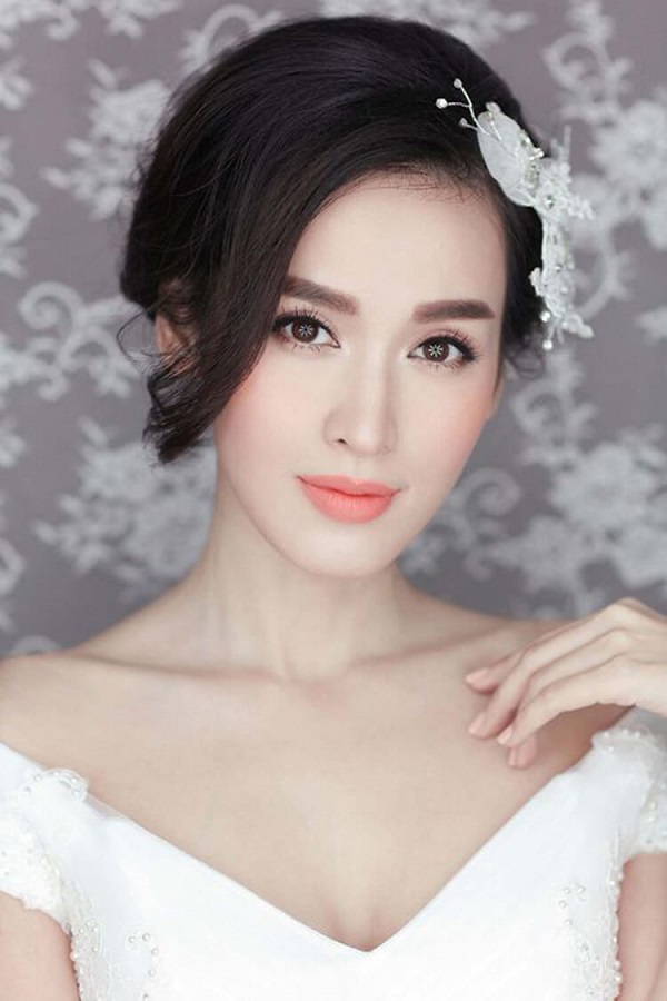 Chú trọng ngày ăn hỏi Trang điểm Makeup cô dâu tiệc họ Tuy Hoà Phú Yên (2)