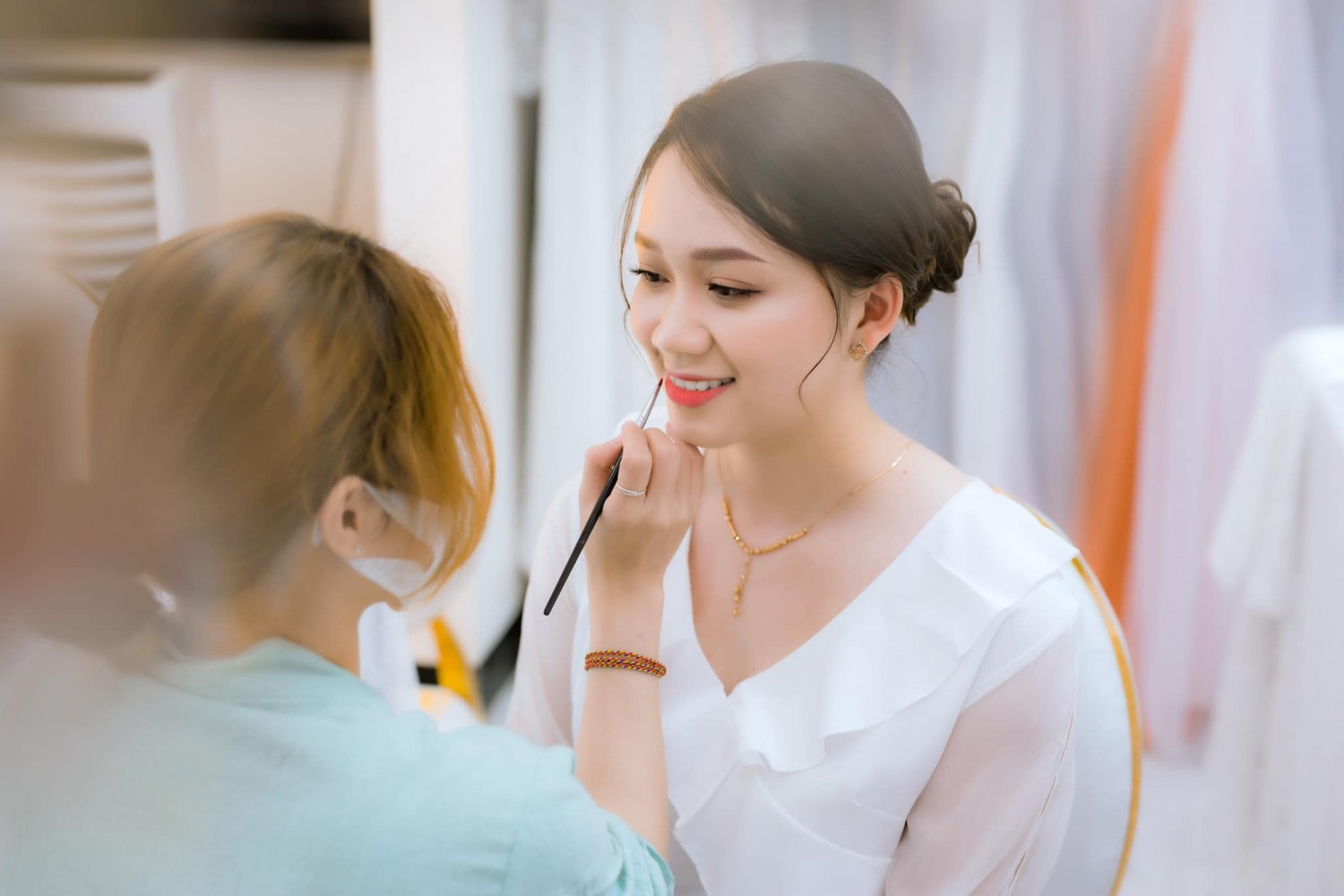 Nghề Trang điểm Makeup cô dâu tiệc họ Tuy Hoà Phú Yên kiếm nhiều tiền không (2)